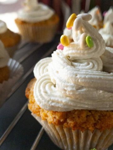 moist vanilla cupcake with oil