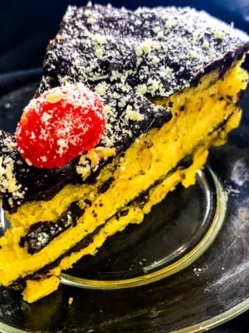 Vanilla Cake with Chocolate Frosting