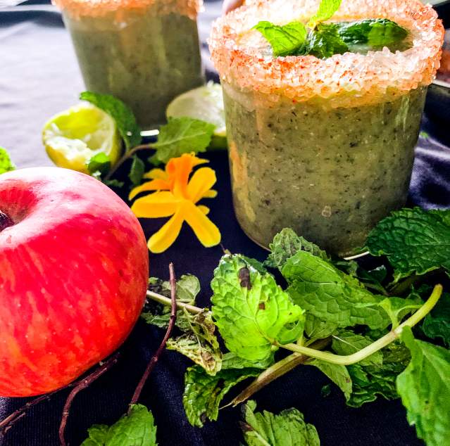 Cucumber Apple Mint Smoothie with Fennel Seeds & Flax seeds