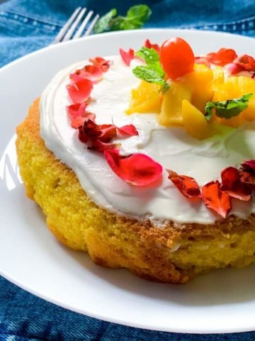 Eggless Mango Cake