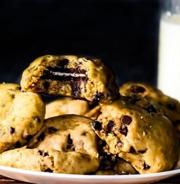 Oreo Stuffed Chocolate Chip Cookies