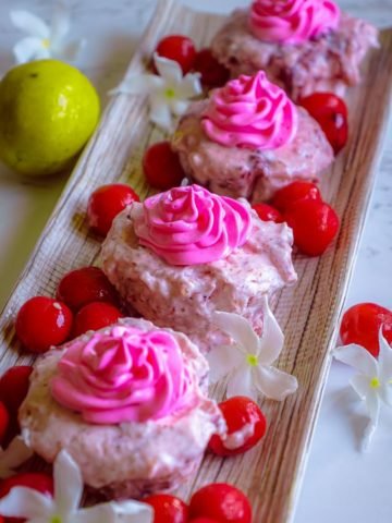 No Bake Mini strawberry mousse cups