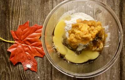Mini Pumpkin Cheesecake with Gingersnap Crust in a Muffin Pan