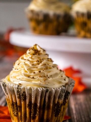 pumpkin spice cupcakes with cream cheese frosting