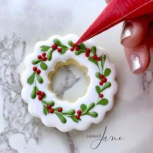 christmas wreath shaped cookie 