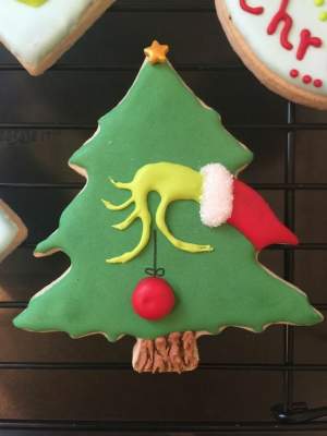 christmas tree shaped cookie 