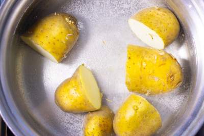 boiling yukon gold potatoes for Southern Buttermilk Ranch Mashed Potatoes
