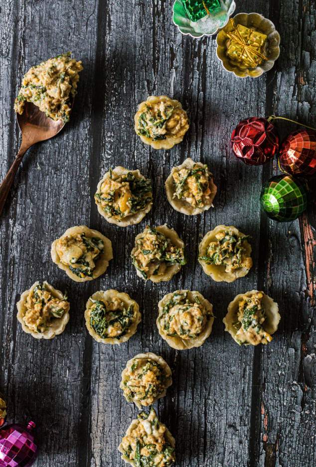 Cheesy Spinach Dip Puff Bites - Easy and Cute Christmas Appetizer on a black table