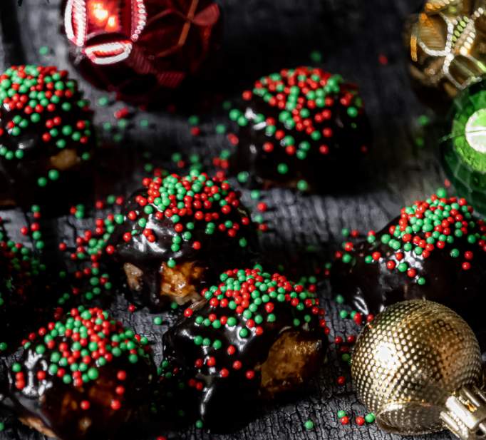 4-ingredients Dark Chocolate Peanut Butter Truffles for Christmas