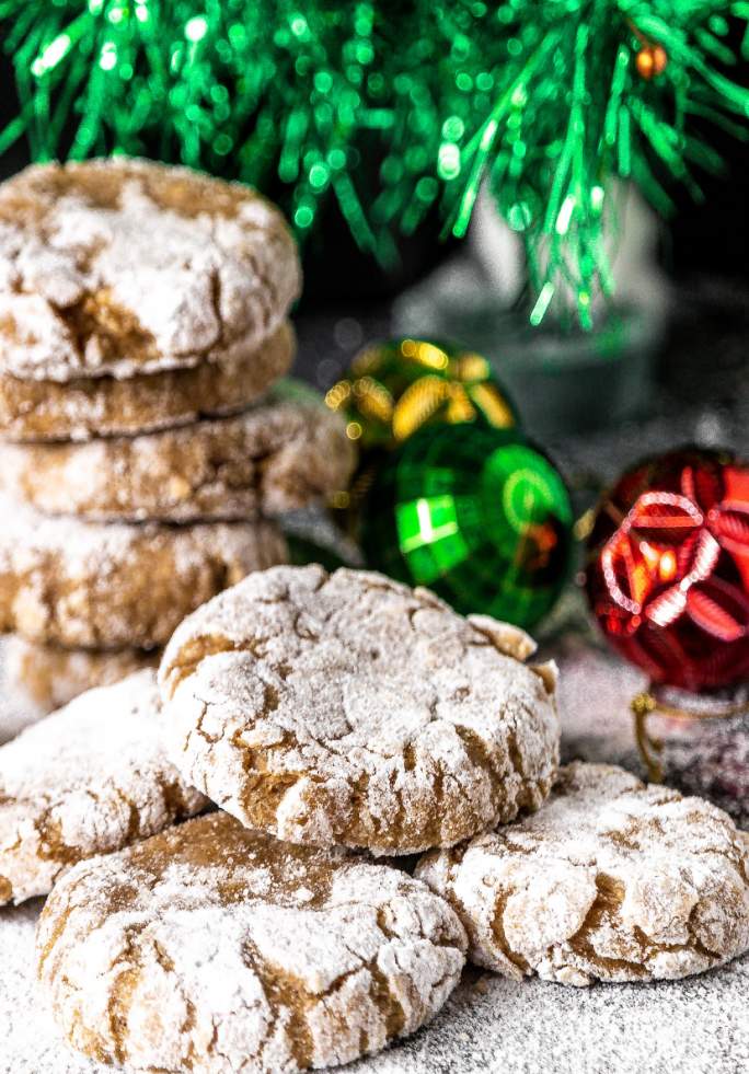 Gingerbread Crinkle Cookies For Christmad