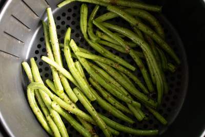 green beans in air fryer before frying