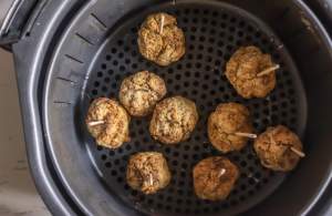 cooking chicken meatballs in air fryer