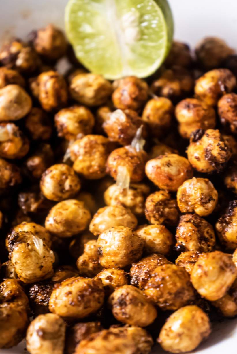 chickpeas with lime wedge