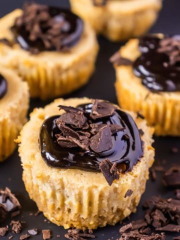 Mini Peanut Butter Cheesecakes with Chocolate Ganache with chocolate shavings