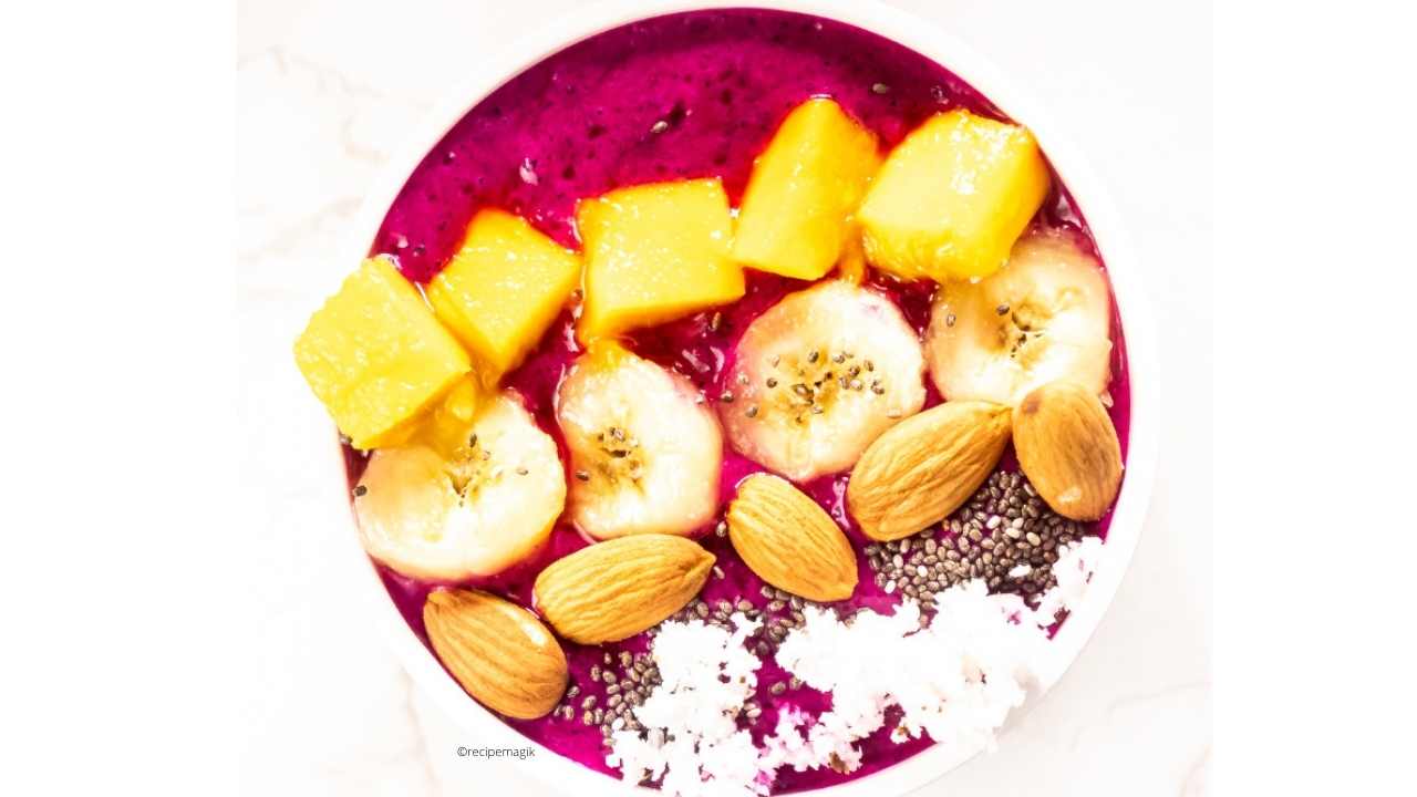 Thick and Creamy Dragonfruit Smoothie Bowl