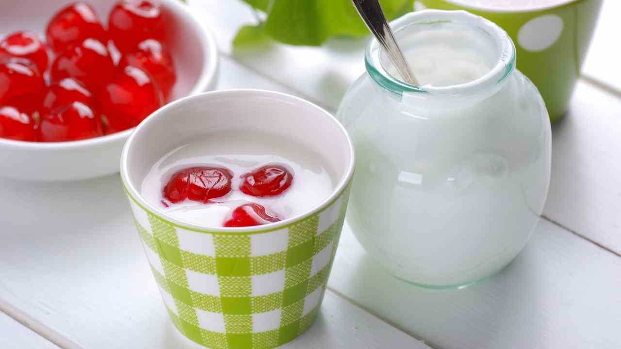 low fat yogurt in a cup