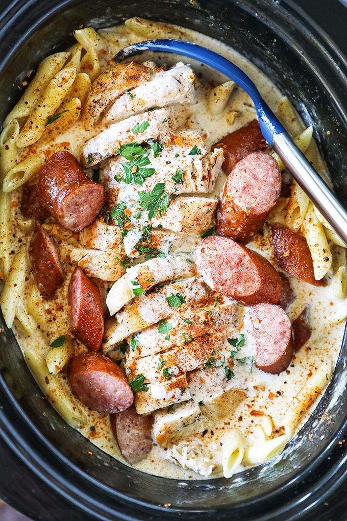 crock pot with cajun chicken and pasta