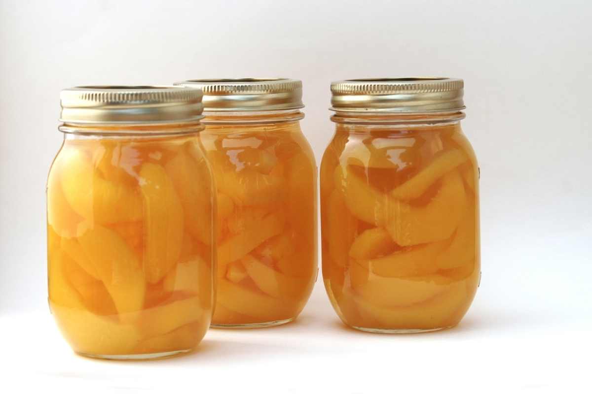 peaches canned in jars