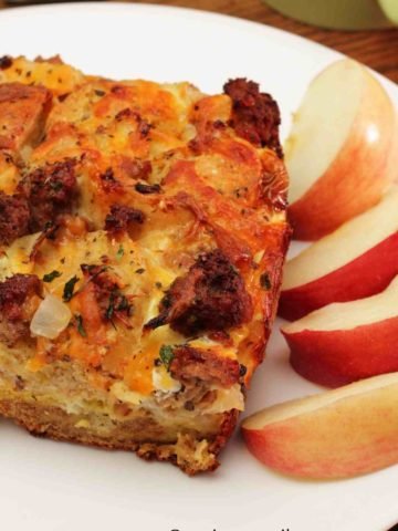thanksgiving breakfast casserole with apple slices