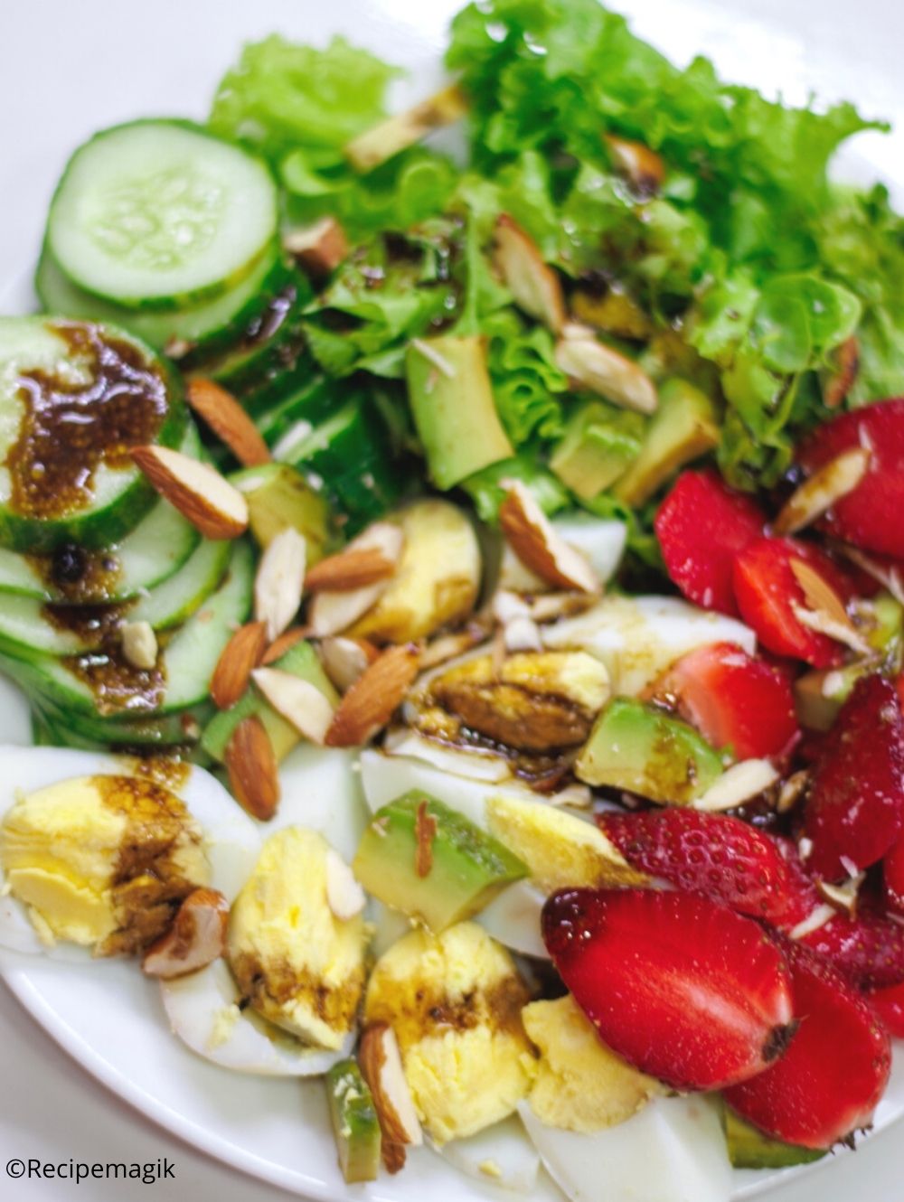 strawberry salad with cucumbers