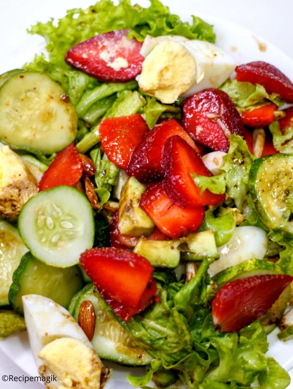 strawberry salad with almonds