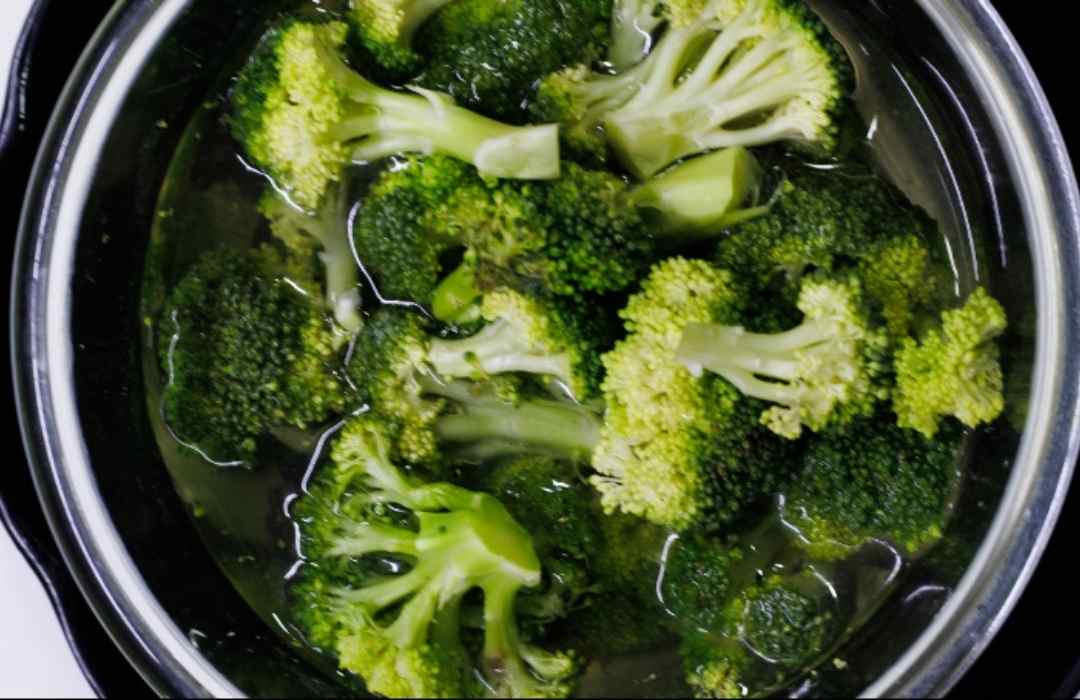 steaming broccoli florets