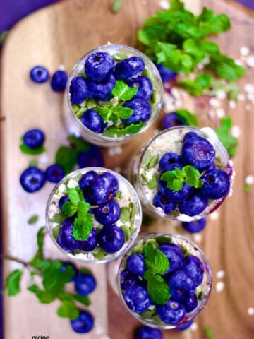 breakfast blueberry yogurt parfait