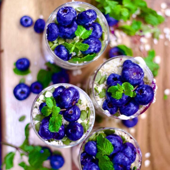 breakfast blueberry yogurt parfait