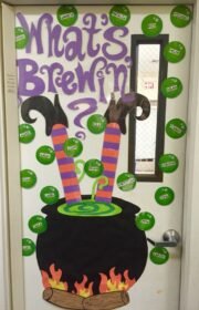 30 Easy Halloween Classroom Decorations